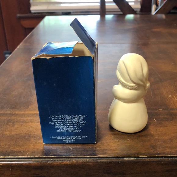 Jean Nate Snowlady soap brand new box does show wear - Picture 2 of 2